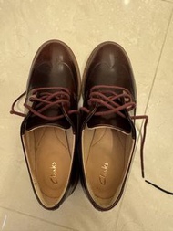Clarks酒紅色牛津鞋