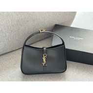 H I G Q U A L T Y with Box 
 Size 2 4 x 1 6cm Underarm Bag Cowhide S