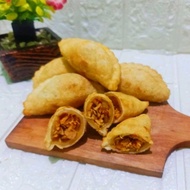 VIRAL CIRENG Cireng/ filled with shredded chicken Cireng/ filled with spicy shredded chicken Delicio