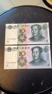 2005年中國人民銀行發行的 10 元人民幣。正面印有毛澤東肖像，背面是長江三峽的風景。紙幣編號分別為 PD67849865 和 PD67849889。二張售150元，面交