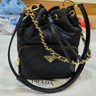 prada黑色水桶包