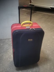 Ehox 26吋紅色黑色行李箱（空姐空少推薦兩輪）