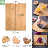 Homenhome เขียงรองหั่นไม้ไผ่ตัดกับแหวนถือเครื่องใช้ในครัว42x29.5x1.5cm