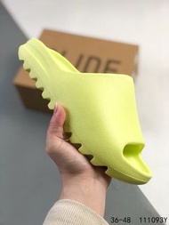 Adidas Yeezy Slide 螢光綠拖鞋