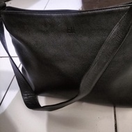 Genuine leather shoulder bag brand EII BY ESQUIRE.preloved