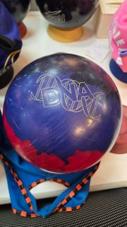 二手14lb Storm DNA保齡球