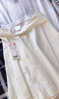 🇯🇵 日本購入 全新 ✨ Uniqlo 白色 中裙 S號 吊牌未拆