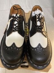 DM Dr. Martens 3989 Bex 黑白雕花鞋
