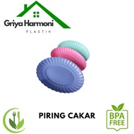 (12 PCS) CLAW PLATES SHELL/S - PLASTIC OVAL PLATES - SHELL-SHAPED SERVING PLATES