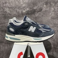 純原版本New Balance 991 V2 第二代總統復古慢跑鞋 海軍藍 U991NV2

正確3M反光細節 原楦原紙版開發 正確6層組合底模精密開發 後跟透明TPU水晶裝飾條穩固 沿用了引以爲傲的