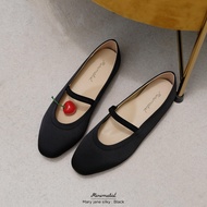 𝐌𝐈𝐍𝐈𝐌𝐀𝐋𝐈𝐒𝐓 Mary jane silky and shoe charm (Black/gold charm) รองเท้าผ้าซาตินพร้อมจี้ประดับ