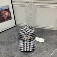 CHANEL444 White Classic Double C Embroidered Knitted Hat