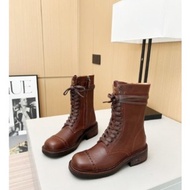 Boots, upper: blended cowhide, inner: silk leather, feet: sheepskin outsole: rubber outsole, heel he