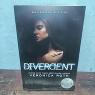 ENGLISH NOVEL : DIVERGENT