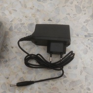 adaptor 5.7 DC volt 800mA