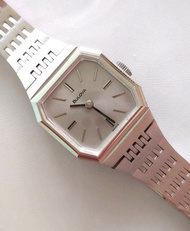 簡約內斂風格 BULOVA 寶路華 銀色 手動上鍊 女用手錶 古董機械錶
