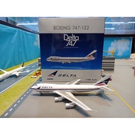 Phoenix Model P4539 1:400 Delta Air Lines B747-100 N9896 (Polished Belly)
