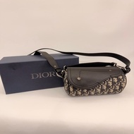 Dior 藍緹花圓桶包
