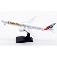RBF 1: 400 EMIRATES 777-300ER A6-ENV XB0001