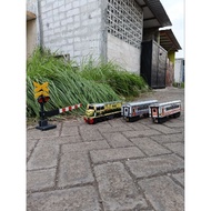 Vintage CC201 Locomotive + 2 carriages + 1 gate - Wooden Train Miniature