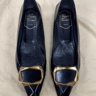 Roger Vivier絕美的黑金氣質平底鞋