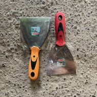 4 in Iron Scrap Rubber Handle 4" MDN Iron Scraper