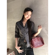 เสื้อเชิ้ตสีดำลายทางทรงเข้ารูปสไตล์ฝรั่งเศสสำหรับผู้หญิงฤดูใบไม้ร่วงปี 2025 เสื้อเชิ้ตแขนสั้นทรงเข้า