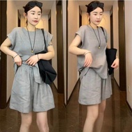 Sisters Fashionable 2024 Summer Two-piece Set: เสื้ออเนกประสงค์คอกลมสีบริสุทธิ์ + กางเกงขาสั้นเอวสูง