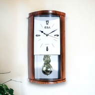 Jam Dinding Bandul Bunyi Tiap Jam Warna Coklat Tua Esa ZX1002