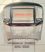 กรอบจอแอนดรอยด์ หน้ากากวิทยุ หน้ากากวิทยุรถยนต์ HYUNDAI H1 STAREX (งานแท้ของศูนย์) ปี 2014-2020 สำหรับเป็นหน้ากากเดิม