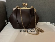 Coach Kisslock Bag 購自香港專門店，有單