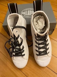 全新 Unisex Palladium 白色靴 (連盒）連跑步手環散子包一個 100% New Unisex Palladium White Pallaphoenix Middare（with box