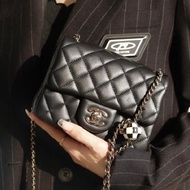 獨特限量款🈶購證😍Chanel香奈兒早春渡假系列黑金全皮足球方胖子鏈條包⚽️