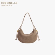 COCCINELLE ผู้หญิง รุ่น THESS HOBO BAG 130301 สี WARM TAUPE/WARM TAUPE