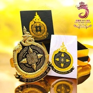 【四面神汽车徽章】大家还记得为英超冠军Leicester city球员洒圣水及加持的高僧昭坤通猜吗❓对❗就是同一位师傅～🤗⚠「昭坤通猜·平安顺利四面神车牌」