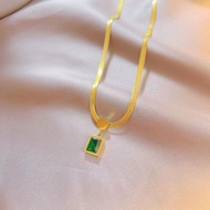 Kalung Wanita Bahan Titanium Rantai Gold Liontin Permata Hijau Anti Karat Selamanya Kalung Fashion P