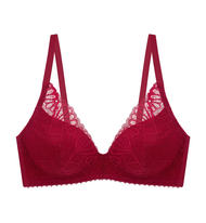 Triumph เสื้อชั้นในรูปแบบไม่มีโครง รุ่น Style Shell HU DV รหัส 10223761 สีแดง 00ED