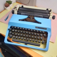 MESIN Old school Typewriter Typewriter for vintage displays and decorations