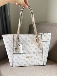 กระเป๋าสะพายข้าง Guess 15 นิ้ว