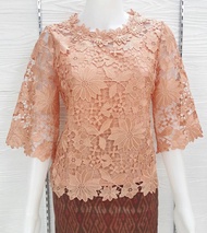 Forget Me Not เสื้อลูกไม้ฝรั่งเศส ลายพัด คอกลม แขนยาว 5 ส่วน เนื้อผ้าลูกไม้มันเงา ทอลายแน่นมากค่ะ ลา