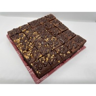 Brownies coklat with chocolate drizzle