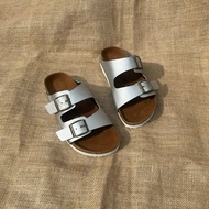 Adam two stap metallic 2.0