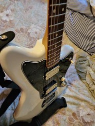 Fender jazz master 只買兩個月 都沒在彈 墨場 買到賺到 可議價