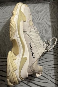 balenciaga triple s