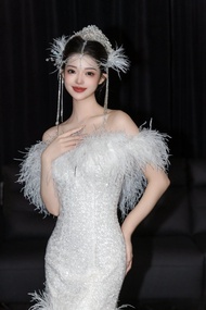 ใหม่ 2024 หรูหรา Feather งานแต่งงาน เดรส ชุดราตรี ความยาวชั้นเจ้าสาว Exit Veil เซ็กซี่ เทเลอร์เจ้าสา