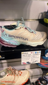 La Sportiva Akasha II Trail Running Shoes  (size 女EU40 & 男EU42)全新越野跑鞋