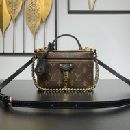 員工outlet貨‼️只有一個特價‼️LV vanity chain pouch 化妝包