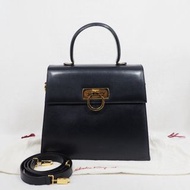 FERRAGAMO Gacini Top Handle Bag 黑藍色博物館包