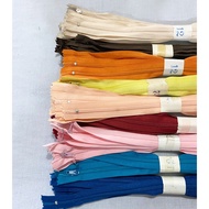 30 cm (12 inch) zipper per dozen