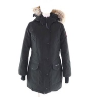 CANADA GOOSE) 6660LA TRILLIUM 派克大衣，成色極佳。這款派克大衣採用 Trillium 面料，帶有毛領、兜帽和品牌標誌貼片。黑色，MM 碼，加拿大製。正品。女款。